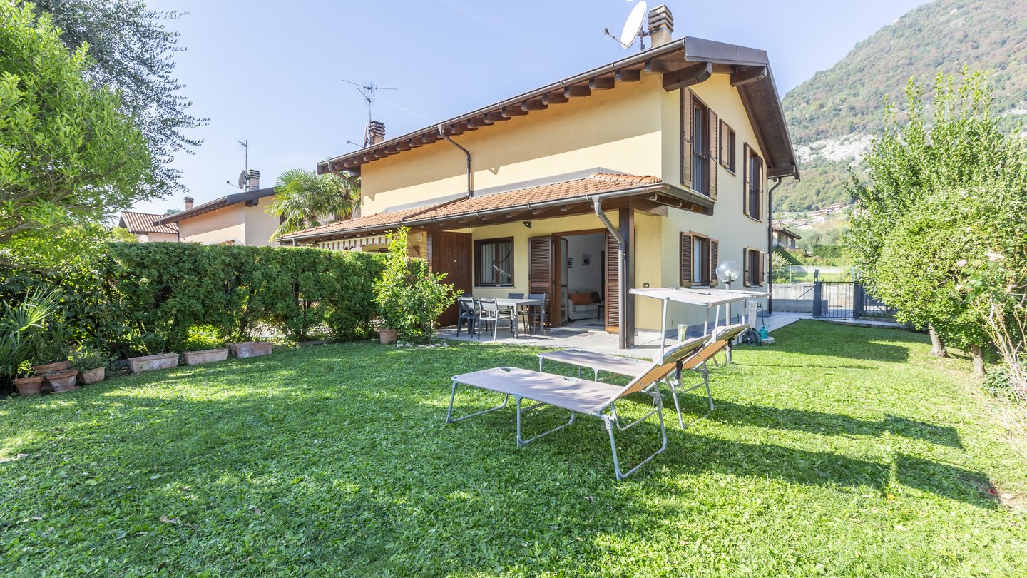 Casa Margherita e il suo giardino privato a Lenno